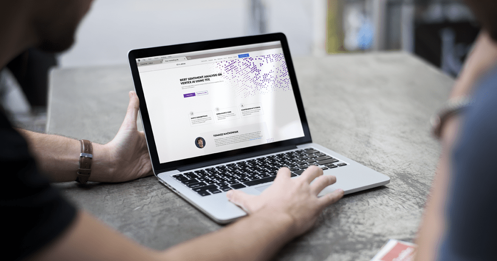 Como realizar análise de sentimento usando TensorFlow Extended (TFX)?