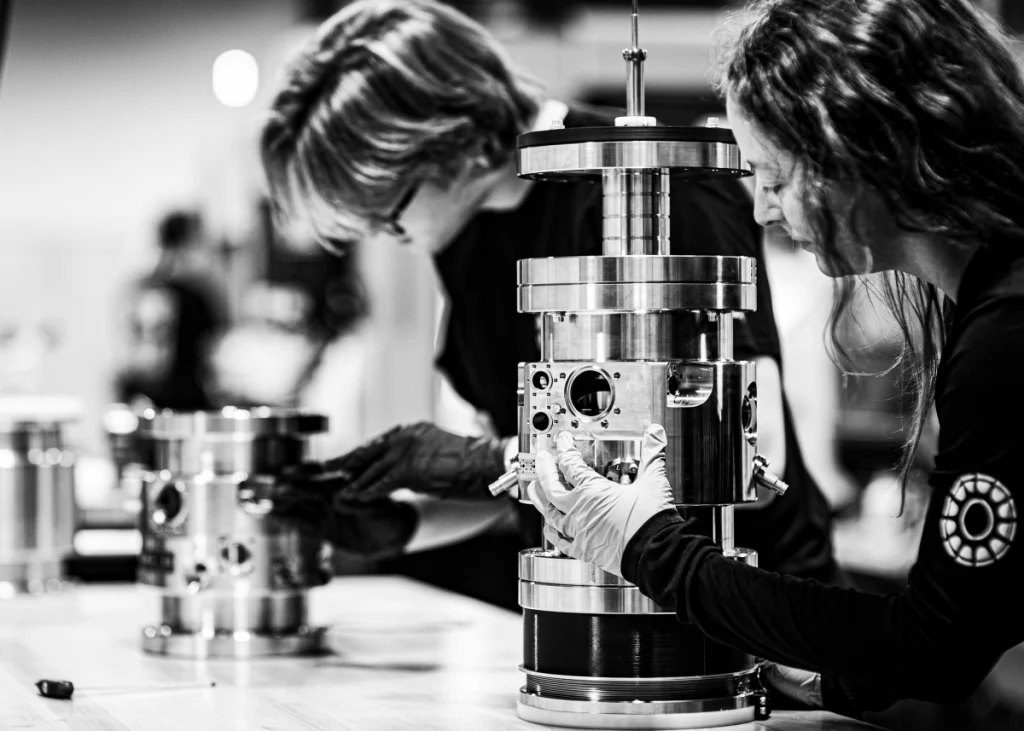 Avalanche Energy mantém 300 mil volts e prepara reator de fusão compacto