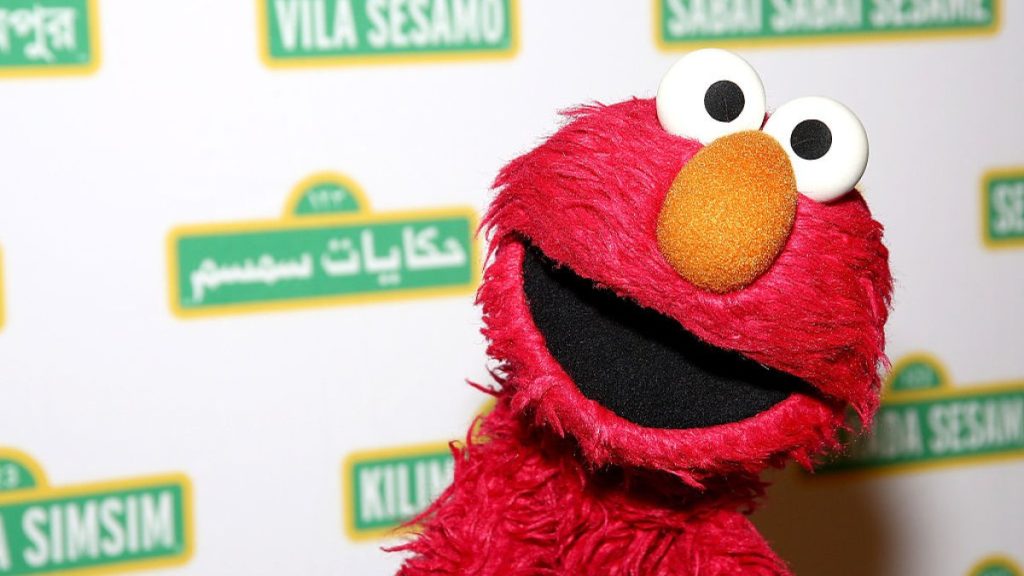 Conta oficial de Elmo no X é invadida e publica mensagens racistas e antissemitas