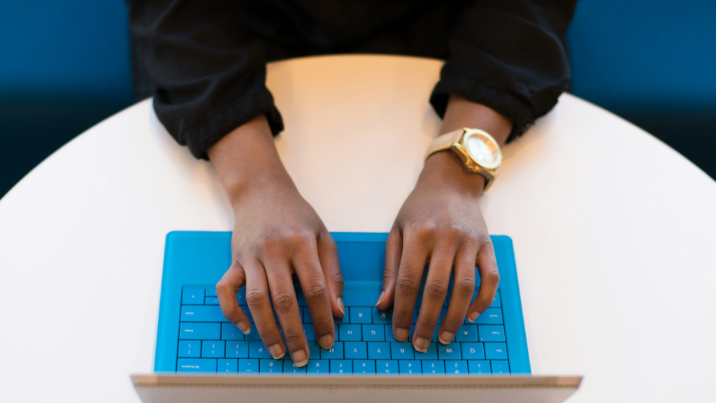 Mulheres lideram adoção de inteligência artificial em pequenos negócios, aponta Sebrae