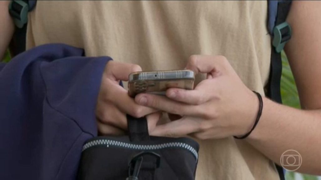 Governo define regras para cadastro que identifica celulares roubados