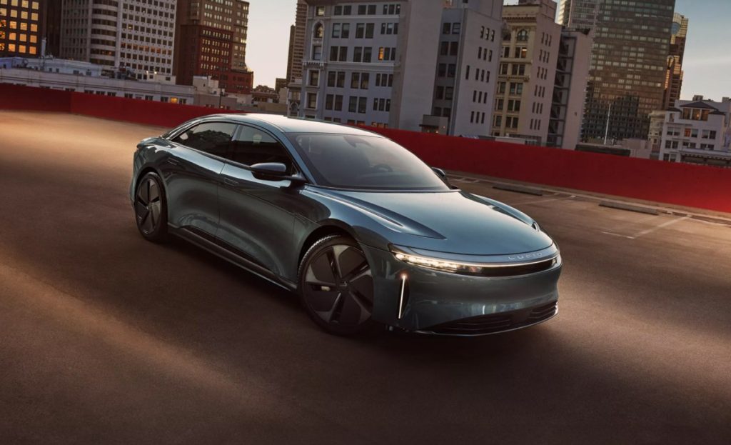 Lucid Motors libera direção sem as mãos em rodovias para sedãs Air em 30 de julho