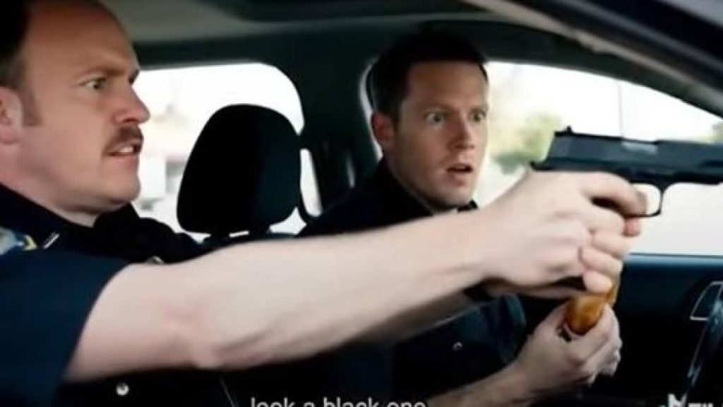 Vídeos racistas gerados com IA do Google inundam o TikTok e expõem falhas de moderação