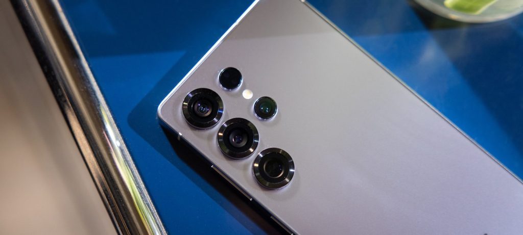 Samsung prepara Galaxy S26 Pro com ecrã compacto e bateria maior