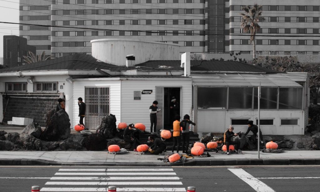 Mergulhadoras Haenyeo passam mais tempo submersas que castores, revela estudo