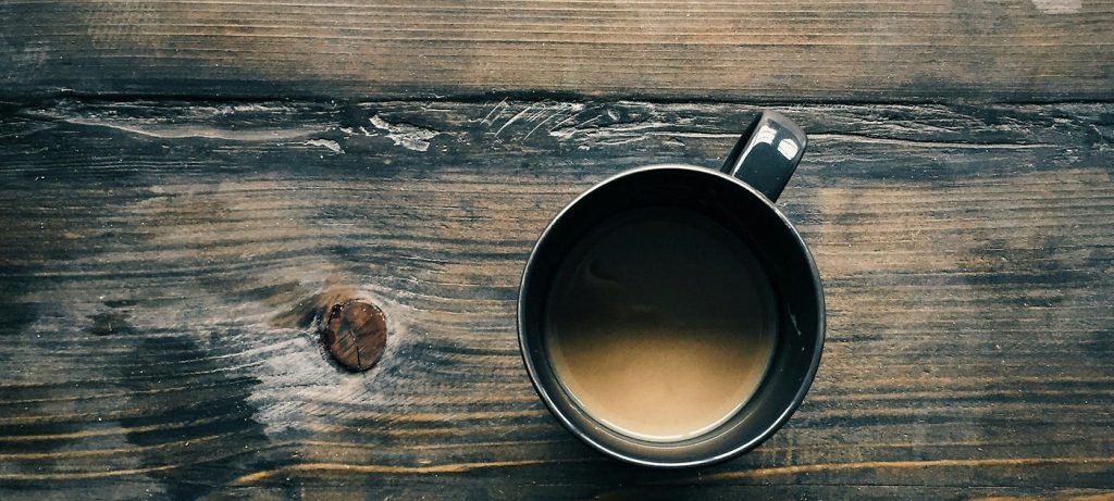 Usar vinagre na máquina de café pode estragar o aparelho e afetar a saúde