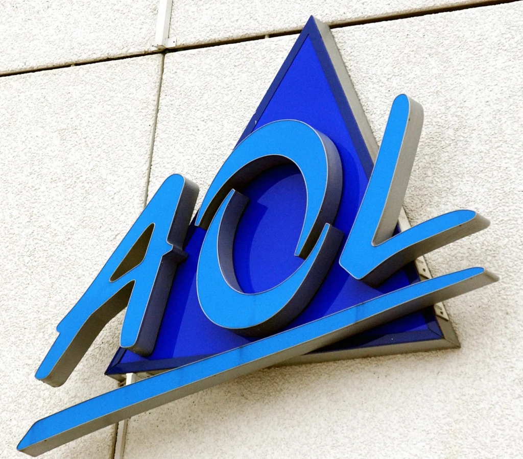 AOL encerra acesso discado em setembro e ofertas de tecnologia ganham destaque