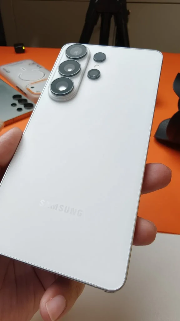 YouTuber adquire Samsung Galaxy S26 Ultra em loja física dias antes do lançamento oficial